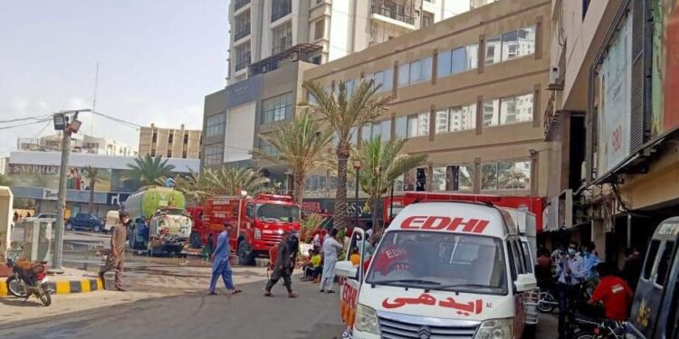 1 dead 3 injured in supermarket warehouse fire in Pakistan’s city of Karachi