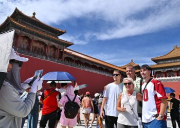 چین کی بہتر ویزا پالیسیوں سے عالمی سفر میں نمایاں اضافہ