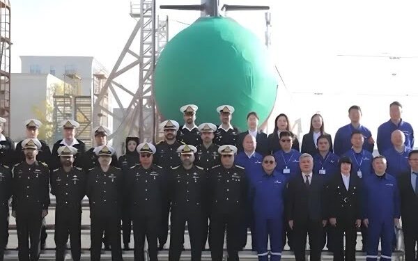 جدید ہتھیاروں سے لیس پاک بحریہ کی آبدوز’’غازی‘‘ کی چین میں لانچنگ