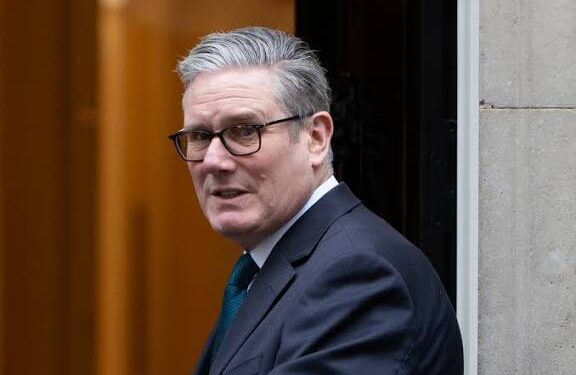 برطانوی وزیرِاعظم کیئر اسٹارمر چین پہنچ گئے