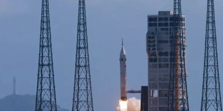 چین کا  لانگ مارچ-10 راکٹ کا لو ایلٹی ٹیوڈ پرواز  کا  کامیاب تجربہ