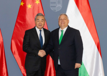 چینی وزیرِ خارجہ وانگ ای کی ہنگری کے وزیر اعظم سے ملاقات
