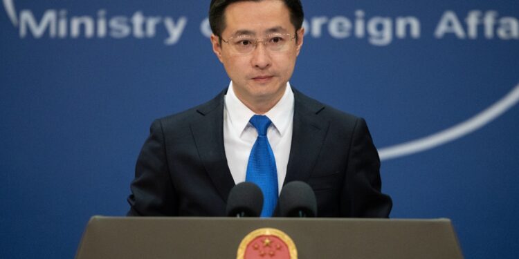 بیرون ملک مقیم چینیوں کو  نئے چینی  سال کی مبارکباد دیتے ہیں ، چینی وزارت خارجہ