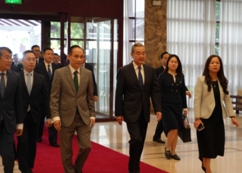 وانگ ای کی ویتنام کی کمیونسٹ پارٹی کی مرکزی کمیٹی کے جنرل سیکرٹری تو لام سے ملاقات