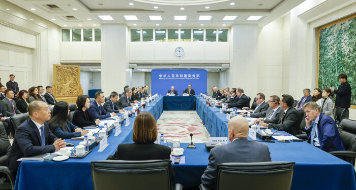 چینی وزیر تجارت  کی  امریکی اور چینی تجارتی قومی کمیٹی کی رکن کمپنیوں کے وفد سے ملاقات