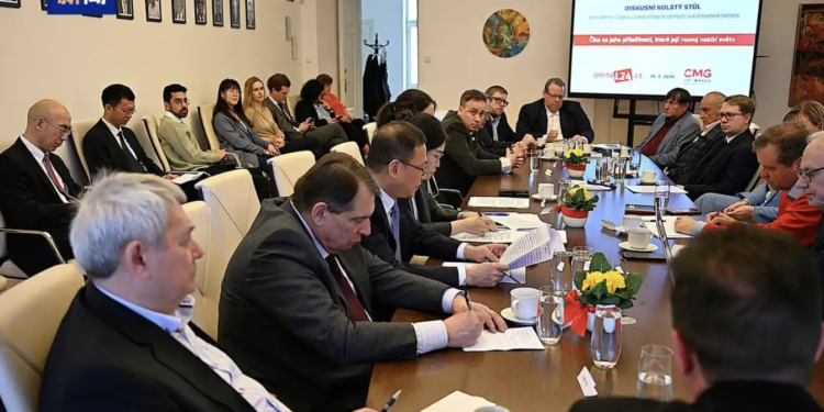 یورپ اور لاطینی  امریکہ  کے متعدد ممالک  میں  عالمی مکالمے  "چائنا ان اسپرنگ ٹائم” کا انعقاد