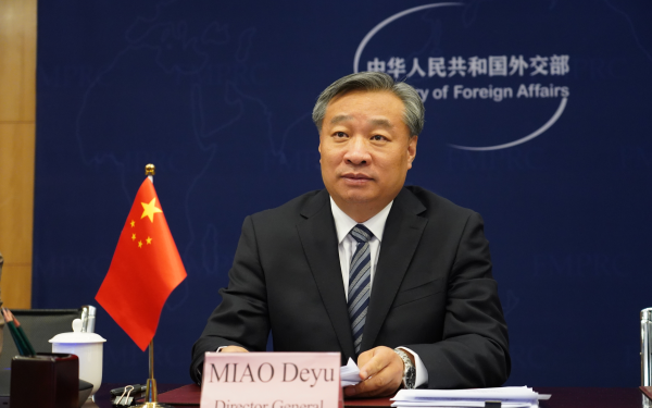 چین کے نائب وزیر خارجہ کا  ایران کے سفارت خانے میں  آیت اللہ علی خامنہ ای کے انتقال پر تعزیت کا اظہار