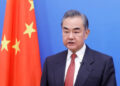 چینی وزیرِ خارجہ وانگ ای کا سعودی وزیرِ خارجہ سے رابطہ، جنگ بندی اور مذاکرات کی اپیل