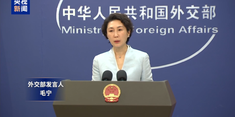 آبنائے ہرمزمیں بحری نقل و حمل کے مسئلے کی بنیادی وجہ ایران کے خلاف امریکہ اور اسرائیل کی غیر قانونی فوجی کارروائی ہے، چینی وزارت خارجہ