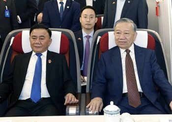 ویتنام کی  کمیونسٹ پارٹی کی مرکزی کمیٹی کے جنرل سیکرٹری اور   ویتنام کے صدر  تولام  کا چین میں  ہائی سپیڈ ٹرین کے ذریعے گوانگشی کا دورہ